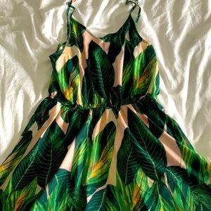 CUPSHE coverup or dress LEAF Large